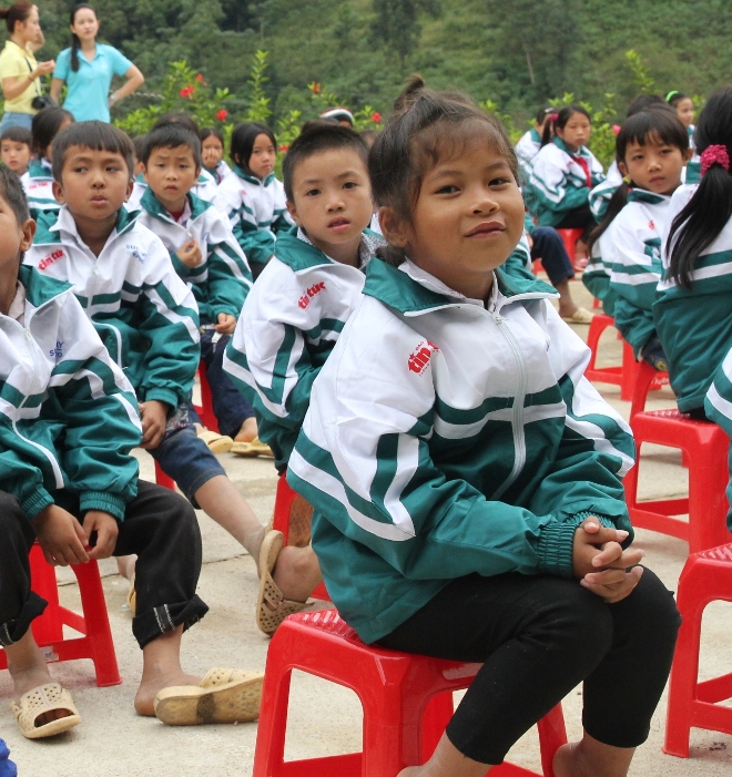 Niềm vui với áo ấm mới của học sinh vùng cao Xín Chải ảnh 6